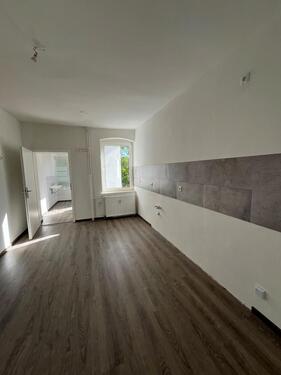 Foto - Sanierte und lichtdurchflutete 3 Raum Wohnung