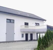 Helle 2 Zimmer Wohnung mit Balkon, Terrasse & Fußbodenheizung - Homberg (Efze)