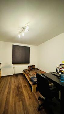 Foto - Komplett möbliertes Zimmer in einer 3er-WG (kurzfristig)
