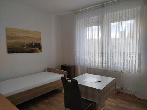 Foto - 1 möbliertes WG-Zimmer, frisch saniert