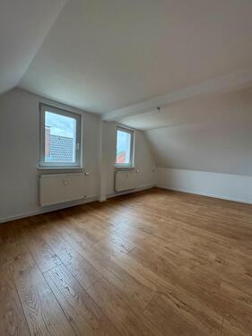 Foto - Sanierte 2-Zimmer-Dachgeschosswohnung mit Charme