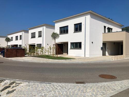 Foto - Kettenhaus mit zwei Terrassen - 2.290,00&nbsp;EUR Kaltmiete, ca.&nbsp; 173,00&nbsp;m&sup2;