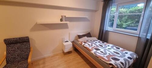 Foto - Modernes Zimmer mit eigenem Zugang in Frankfurt