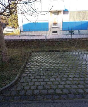 Foto - PKW-Stellplatz an der Flughafen S-Bahn (S8) in Ismaning