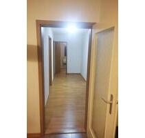 Drei Zimmer, Dachgeschosswohnung - Böblingen