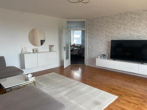 Foto - Helle renovierte Eigentumswohnung mit Balkon, Tiefgarage & Keller