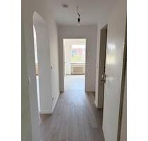 Kernsanierte 2,5-Zimmer-Wohnung mit Balkon in zentraler Lage - Bremen Burglesum