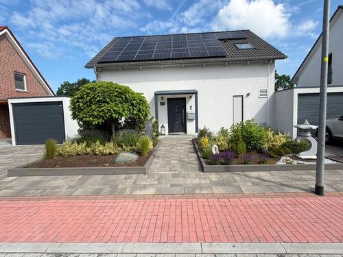 Foto - Modernes KfW-45-Plus-Einfamilienhaus mit PV-Anlage, Sauna, Winter