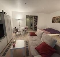 Wunderschöne, große 1-Zimmer-Wohnung mit Wintergarten, vollmöbliert - München Bogenhausen