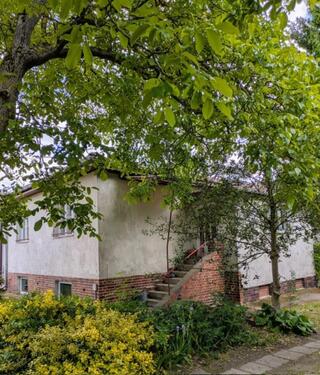 Foto - Siedlungshaus mit weiteren Gebäuden in Teltow-Sigridshorst