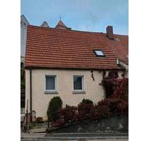 Kleines Haus zu verkaufen - 75.000,00&nbsp;EUR Kaufpreis, ca.&nbsp; 75,00&nbsp;m&sup2; in Nabburg (PLZ: 92507)