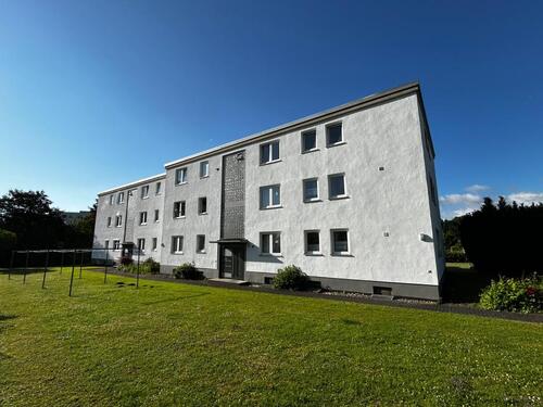 Foto - Moderne 4-Zimmer-Wohnung mit zwei Bädern, Balkon & Keller