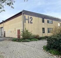 Interessantes, sofort nutzbares Hallengebäude mit Rolltoranlagen, Büro- und Sozialflächen, Gesamtfläche ca. 1.600m² - Haßfurt