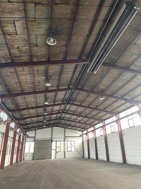 Foto - Gewerbehalle auf gesichertem Betriebsgelände
