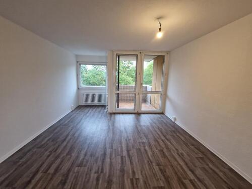 Foto - Herzlich Willkommen in eurer neuen 2-Zimmer-Wohnung mit Balkon, im grünen Siemensstadt!