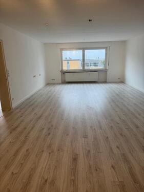 Foto - Frisch renovierte ebenerdige Wohnung mit Stellplatz vor der Tür