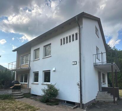 Foto - Modernisiertes Zweifamilienhaus mit Nebengebäude und Garten