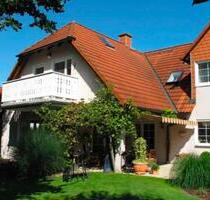 Möblierte Dachgeschosswohnung in Landhausvilla - Dreieich