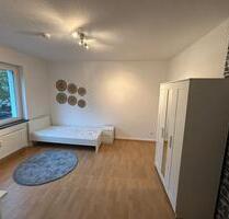 +++Lichtdurchflutetes, möbliertes WG-Zimmer in netter Frauen-WG++ - Düsseldorf Flingern Süd