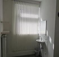 Kosmetikraum - 500,00&nbsp;EUR Kaltmiete, ca.&nbsp; 9,00&nbsp;m&sup2; in Ratingen (PLZ: 40880) Tiefenbroich