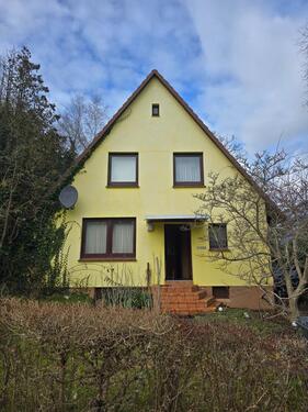 Foto - Sanierungsbedürftiges Einfamilienhaus auf großem Grundstück