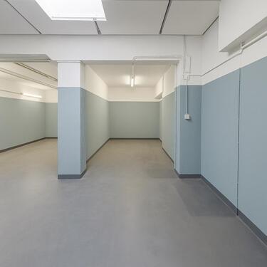 Foto - Zentrale Gewerbeeinheit mit WC (optional: Stellplatz)
