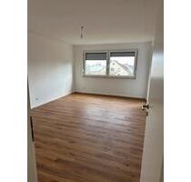 Helle 3,5-Zi- Wohnung mit Balkon & Aufzug, viel Platz - Laichingen
