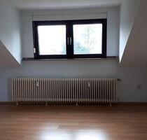 Schöne 2,5-Zimmer Mansardenwohnung mit Einbauküche - Köln Kalk