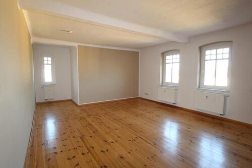 Foto - Großzügige 5-Zimmer-Wohnung mit Balkon und Stellplatz