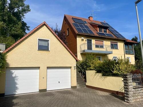 Foto - Wohnen mit Weitblick: Gepflegtes Einfamilienhaus mit PV-Anlage