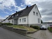 Foto - Bitburg Kleverberg; Doppelhaus mit Garten und Garage