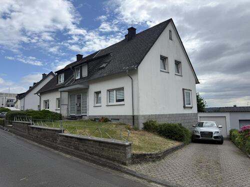 Foto - Bitburg Kleverberg; Doppelhaus mit Garten und Garage