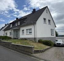 Bitburg Kleverberg; Doppelhaus mit Garten und Garage