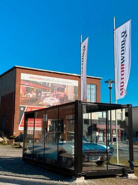 Foto - Hochwertige Glascontainer zur Präsentation exklusiver Fahrzeuge – Motorworld Zeche Ewald 