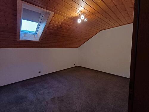 Foto - 3 - Zimmer Dachgeschosswohnung in Bad KötztingGrub zu vermieten