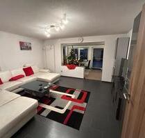 Attraktive Doppelhaushälfte mit Garten und Wintergarten - Laichingen