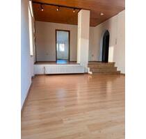 Helle Dachgeschosswohnung mit Dachterrasse - Zweibrücken