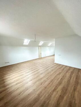 Foto - Lichtdurchflutete Dachgeschosswohnung frisch saniert. 50qm