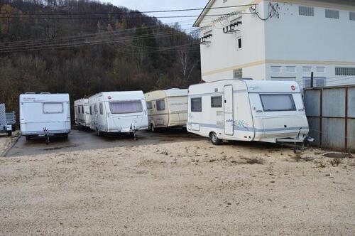Foto - Wohnwagenstellplatz Stellplatz für Wohnwagen Abstellplatz