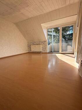 Foto - lichtdurchflutete - frisch renovierte - 3 Raum DG Wohnung in ruhiger Lage mit Balkon