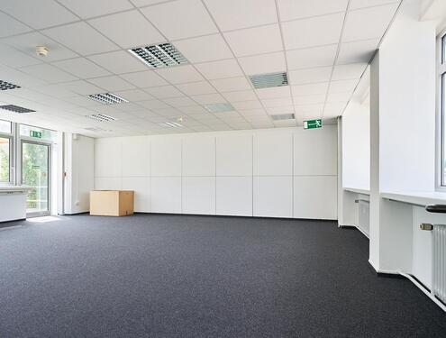 Foto - LAGERFLÄCHE MIT BÜRO 