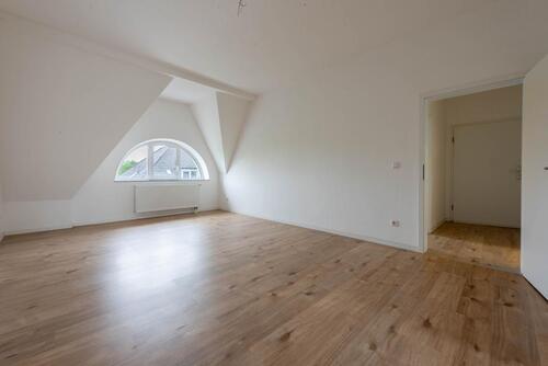 Foto - Charmante Dachgeschosswohnung mit Balkon und Tageslichtbad