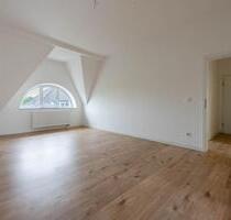 Charmante Dachgeschosswohnung mit Balkon und Tageslichtbad - Essen Frillendorf