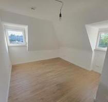 Neu renovierte 2-Zimmer-DG in Stuttgart Bad Cannstatt