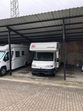 Foto - überdachter Stellplatz für Wohnwagen Wohnmobil Boot etc