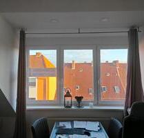 2 Zimmer DG Wohnung zu verkaufen, ruhig und hell, Hannover List