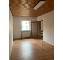1 Zimmer Wohnung - 185,00&nbsp;EUR Kaltmiete, ca.&nbsp; 32,00&nbsp;m&sup2; in Sulzfeld (PLZ: 97633)