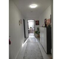 Direkt am Klinikum Solingen! Helle, renovierte 3-Zimmer-Wohnung in SG-Gräfrath!