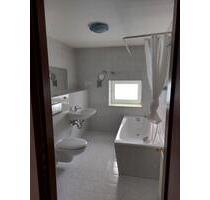 Schöne 1 Raum-DG-Wohnung in ruhigen Hinterhaus - Halle (Saale) Damaschkestraße