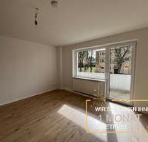 Die frisch sanierte 2-Zimmer-Wohnung mit einer Wohnfläche von ca. 61 m² befindet sich im 1. Obergeschoss eines gepflegten Mehrfamilienhauses. Die Wohnräume sind mit einem modernen braunen... - Wuppertal Gemarkung Vohwinkel